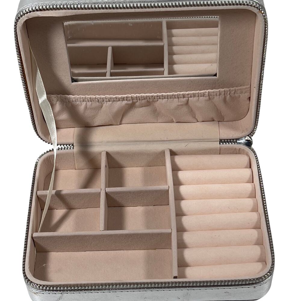 Metallic Silver RIng Pin Bracelet Portable Jewelry Case Box Zippered 7 x 7 x 2.2